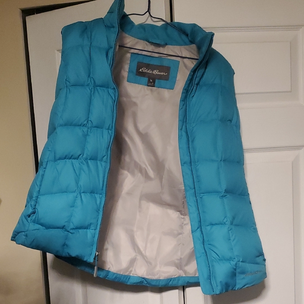 Eddie Bauer Women's Teal Puffer Vest - Picture 5 of 6